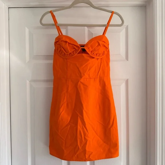 NWT PrettyLittleThing Orange Bodycon Mini Dress 6 Ruched Cup Cutout - Picture 3 of 8
